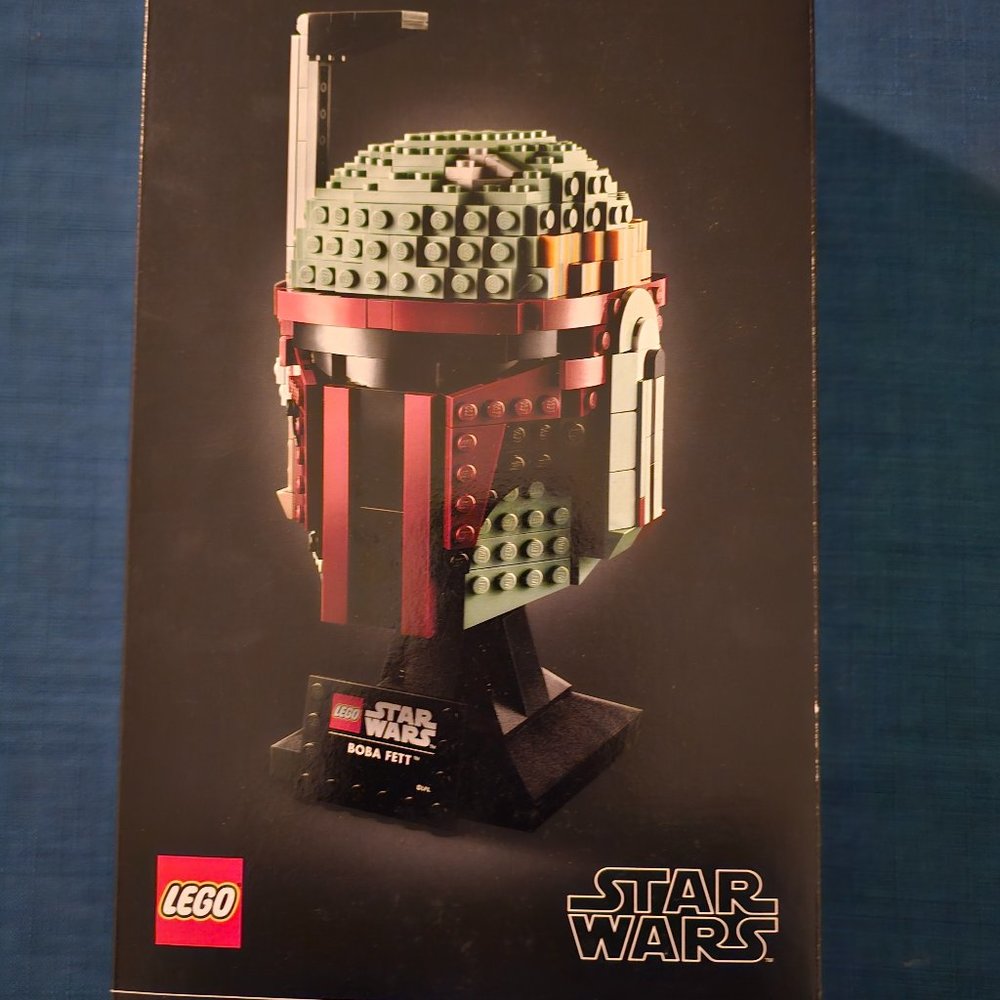 NIB LEGO 75277 Star Wars Boba Fett Helmet Display Building Set